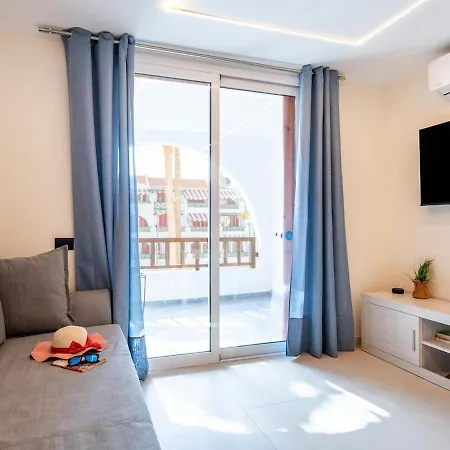 Apartment 4008 Great Location In Americas, Sea Front! Playa de las Americas (Tenerife)