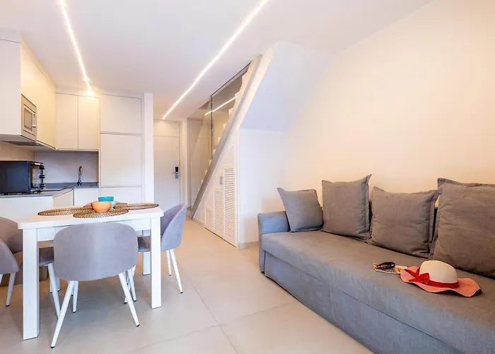 4008 Great Location In Americas, Sea Front!