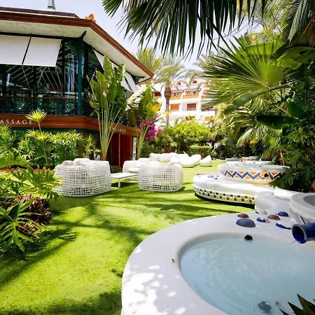 4008 Great Location In Americas, Sea Front! דירה